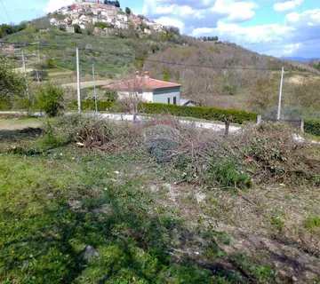 Istra, građevinsko zemljište s pogledom na Motovun - cover