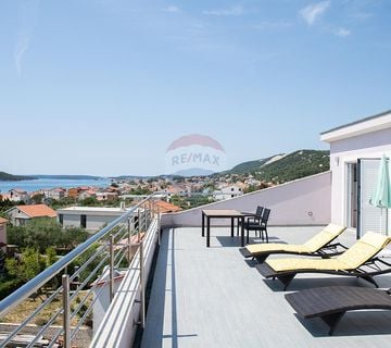 Otok Rab, Barbat, potkrovlje s ogromnom terasom. Pogled na more. - cover