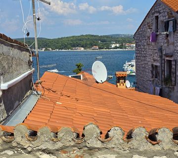 Rovinj,kuća s terasom i pogledom na more iza crkve Sv.Eufemije - cover