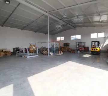 POSLOVNI PROSTOR ZA NAJAM - blizina zone Kukuljanovo - cover