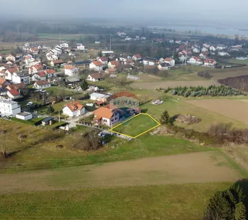 Lučko, građevinsko zemljište s dozvolom i gotovim projektom - cover