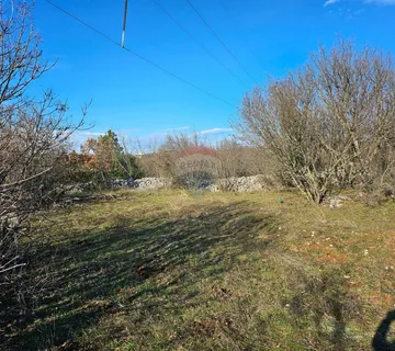 Labin, Trget poljoprivredno zemljište od 3669m2 - cover