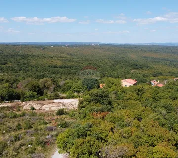 ISTRA, LABIN - Teren 56000 m2 u komadu, do asfalta - cover