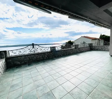 Crikvenica- stan sa parkingom, 80 m od mora - cover