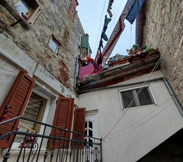 Rovinj, stan od 75 m2+podrum+tavan 60m2 - cover