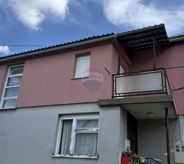 Petrinja, Centar - dvosobni stan na prvom katu kuće - cover