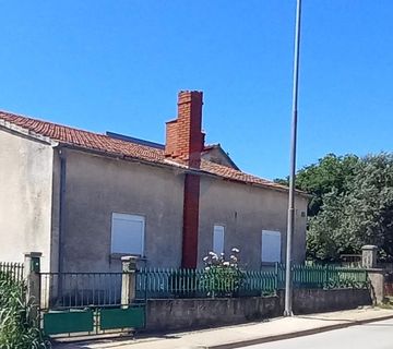 Istra,Pula predgrađe-kuća s dvorištem - cover
