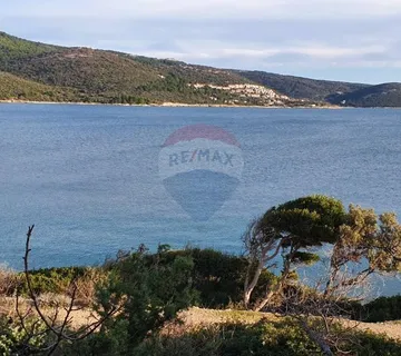 OTOK CRES - MARTINŠĆICA - ATRAKTIVNO ZEMLJIŠTE UZ MORE - cover