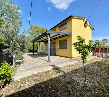 Bribir - obiteljska kuća sa dvorištem i garažom - cover