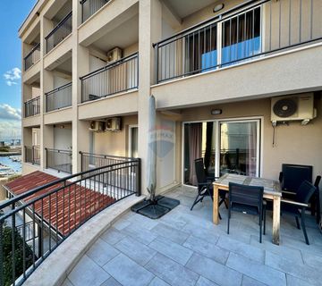 Novi Vinodolski- studio apartman sa prostranom terasom i pogledom na more - cover