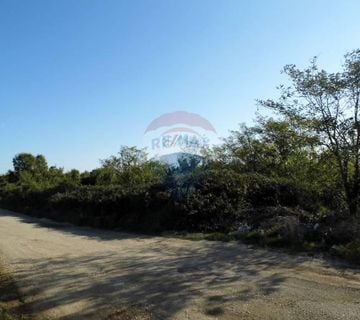 Istra, Rovinj, građevinsko zemljište u industrijskoj zoni, 1,5 km od centra - cover