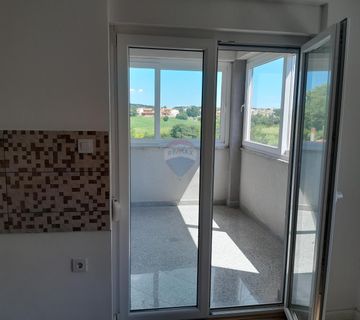 Istra,Valbandon,dvosoban stan sa zatvorenom verandom - cover