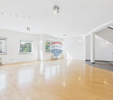 Zagreb: kuća na Bukovcu s garažama i velikim dvorištem - cover