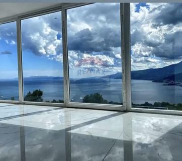 RIJEKA,KASTAV- 1. kat, novouređeni 2S+DB sa panoramskim pogledom na Kvarner, lođa, parking - cover