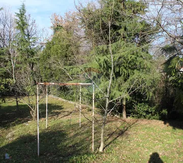 MATULJI - CENTAR - GRAĐEVINSKO ZEMLJIŠTE S KUĆOM, 2668 m2 - cover