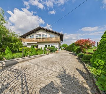 Bregana - kuća s okućnicom i garažom - cover