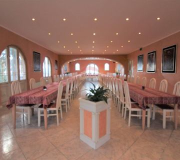 RUPA- restoran sa 250 sjedećih mjesta, 7 soba, teniskim terenom, parkingom za 200 automobila - cover