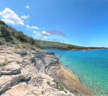 DUGA UVALA, građevinsko zemljište 2km od mora - cover