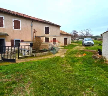 Rovinj, kuća + 2 pomoćna objekta na 4800 m2 okućnice - cover