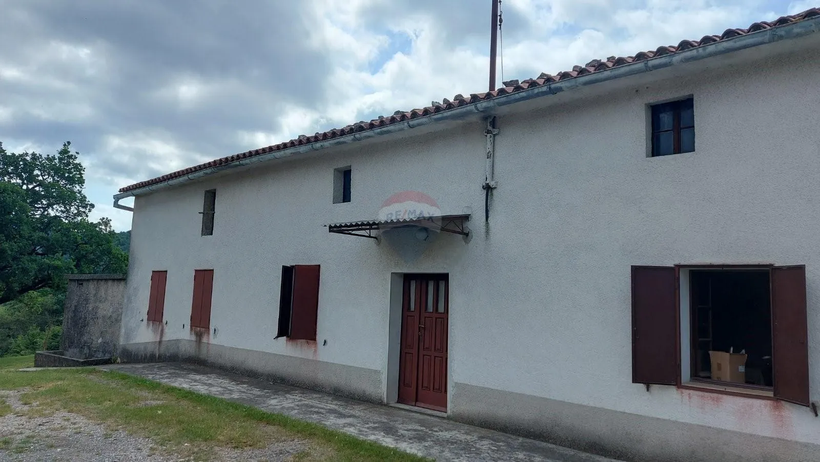 Lupoglav - imanje sa pet objekata - cover