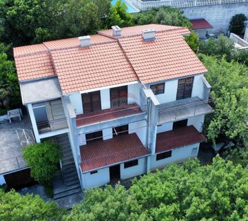 Novi Vinodolski, Klenovica, kuća sa 6 stanova - cover