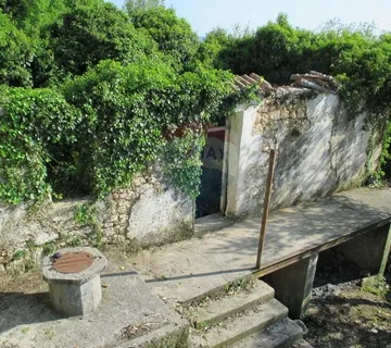 Vinodolska Općina, Bribir, građevinsko zemljište 1100m2 s ruševinom - cover