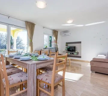 Crikvenica, Dramalj - kuća sa bazenom i 4 parkinga - cover