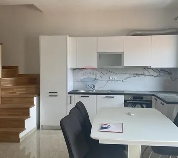 Stan 1S+DB totalno renoviran, siri centar  - cover