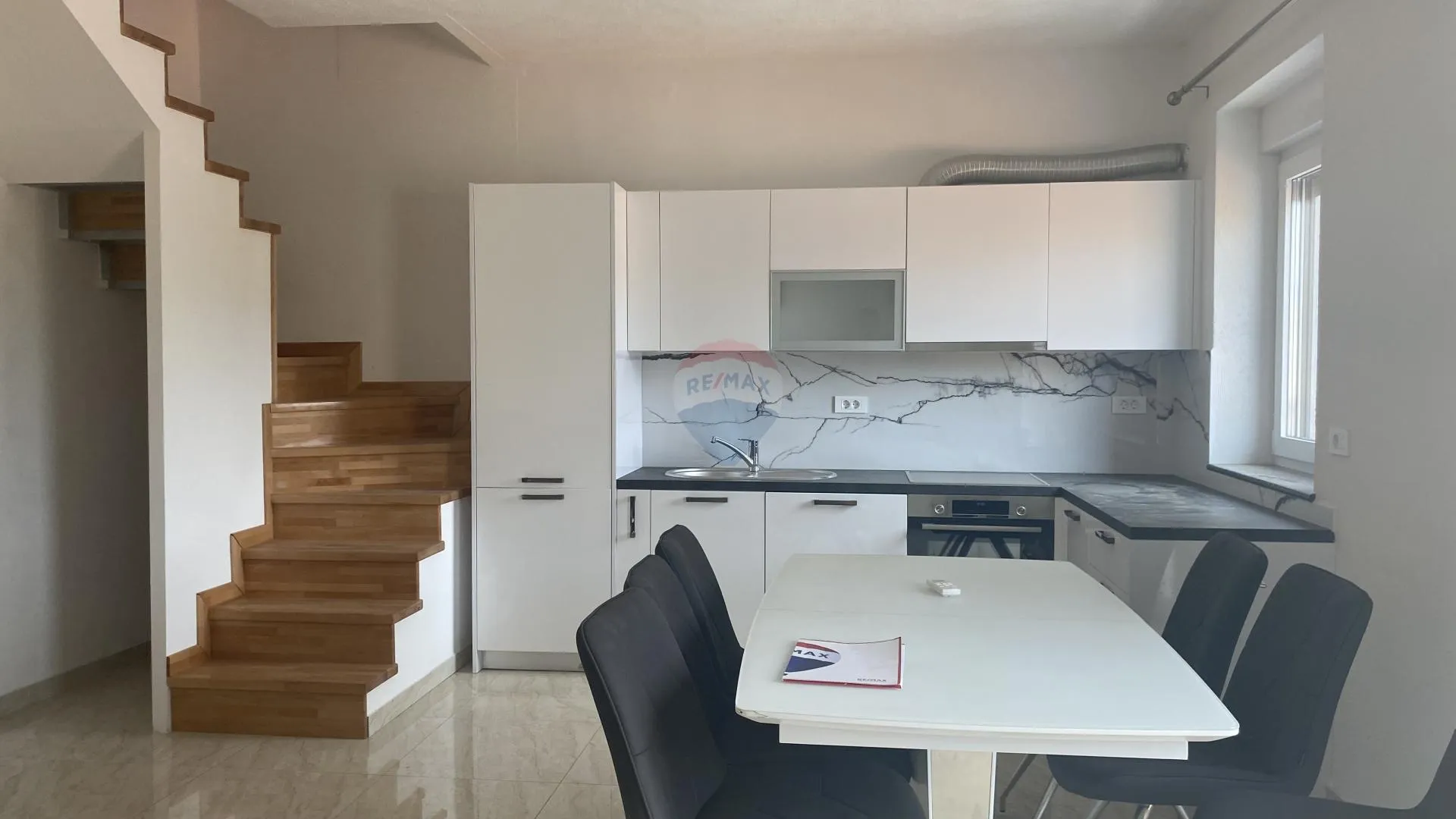 Stan 1S+DB totalno renoviran, siri centar  - cover