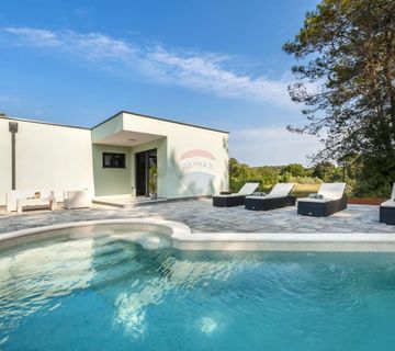 Rovinj - kuća s bazenom na atraktivnoj lokaciji 500m do plaže - cover