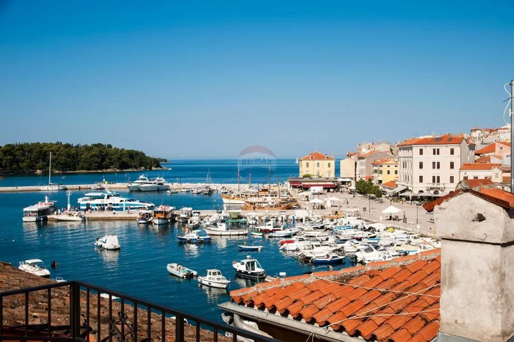 Istra,Rovinj,centar-stan na rivi,terasa,pogled more-120m2 - cover