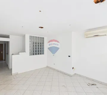 Otok Krk, Njivice, trosobni stan, terasa, parking - cover