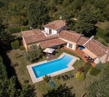 Istra, Poreč, okolica-kuća s velikom okućnicom i bazenom - cover