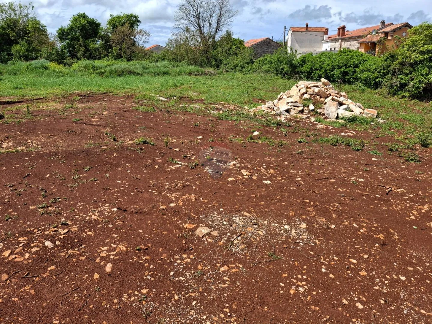 Istra,Veliki Vareški, građevinsko zemljište sa dozvolom za prizemnicu - cover