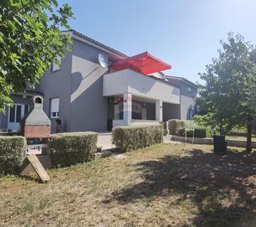 Pula, kuća sa 3 stambene jedinice i dozvolom za 4. - cover