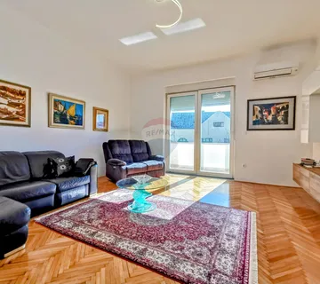 Rijeka, Bulevard, novouređen stan od 109m2 s garažom - cover