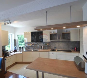 Opatija - Bregi - obiteljska vila s panoramskim pogledom - cover