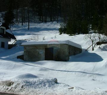 Čabar, Prezid - građevinski teren sa započetom gradnjom 996 m2 - cover