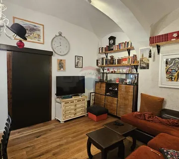 Zagreb, Gornji grad, 56 m2 DB + 2SS u povijesnoj jezgri - cover