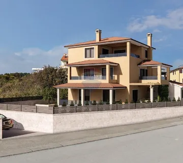 Istra,Premantura,vila sa bazenom na odličnoj lokaciji! - cover