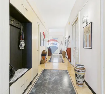 Pula, centar - stan u austrougarskoj vili - cover