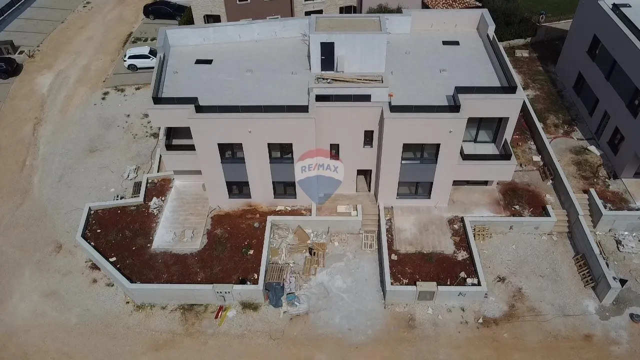 Istra, Poreč, trosoban stan sa vrtom u novogradnji - cover