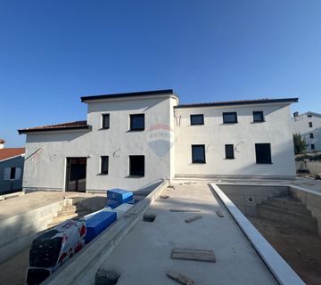 Višnjan, dvojna kuća sa pogledom na more - cover