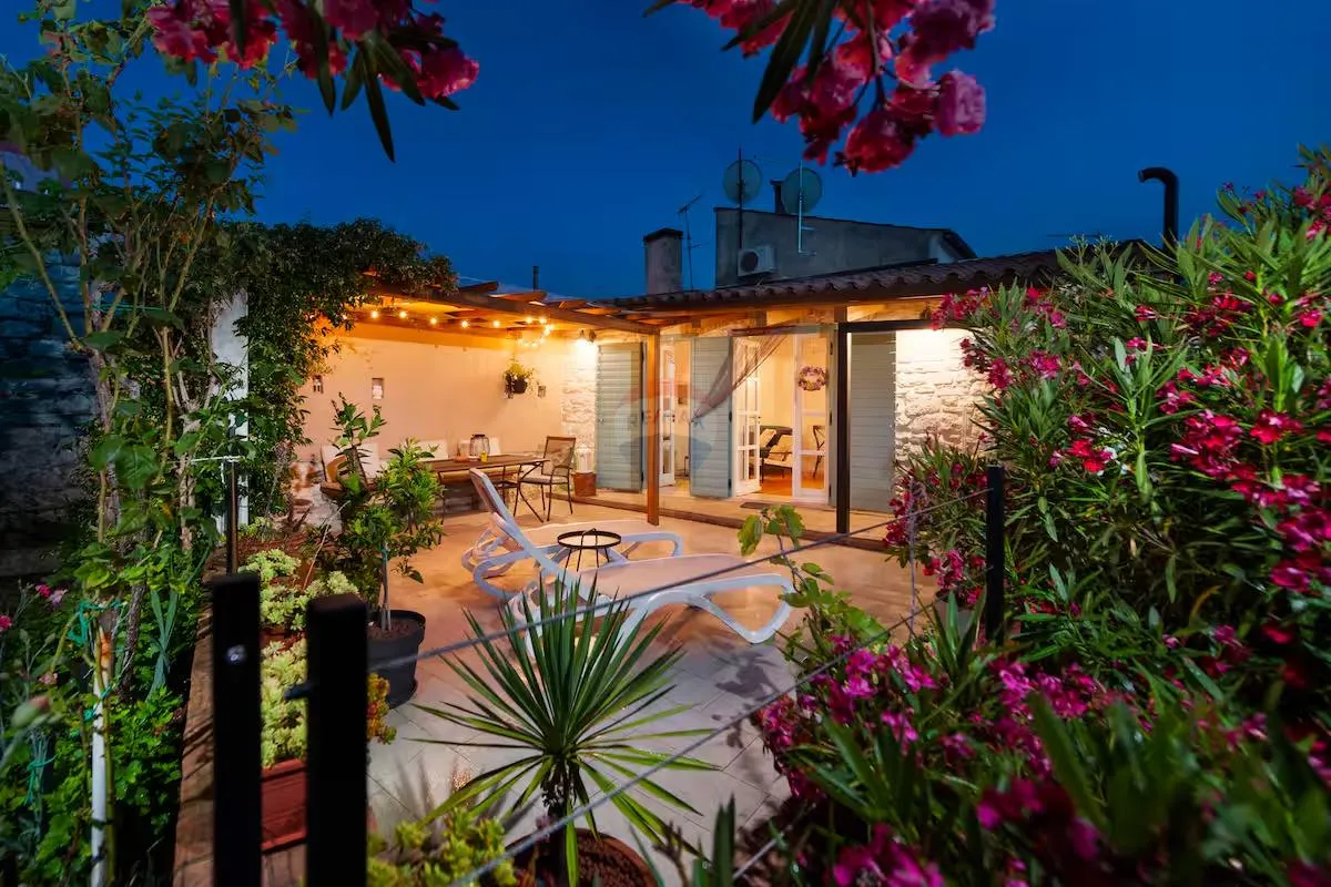 Istra,Rovinj,kuća sa dvorištem,centar,mirna ulica,novogradnja - cover