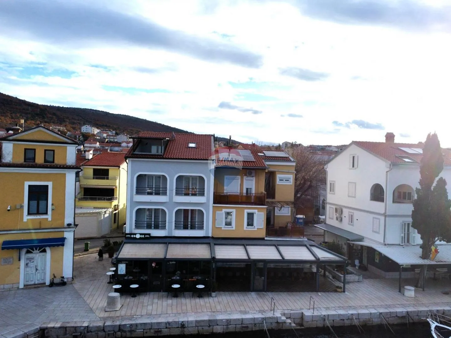 Crikvenica, Selce - najam restorana 1.red uz more  - cover