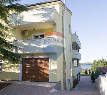 Ista, Medulin, apartmanska kuća sa bazenom 150m od mora - cover
