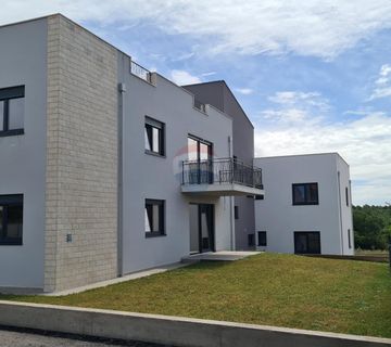 Poreč: Moderan stan 3 ss u prizemlju + dvorište 160 m2 - cover