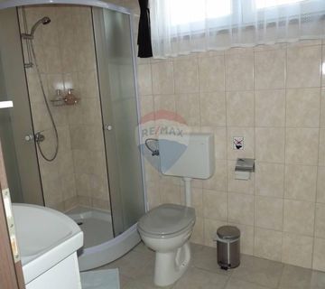 Istra ,Rovinj,veliki stan u prizemlju+studio+vrt - cover