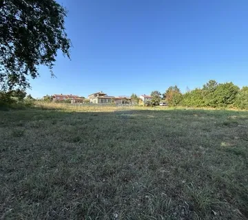 Istra, okolica, lijepo zemljište pred urbanizaciijom - cover