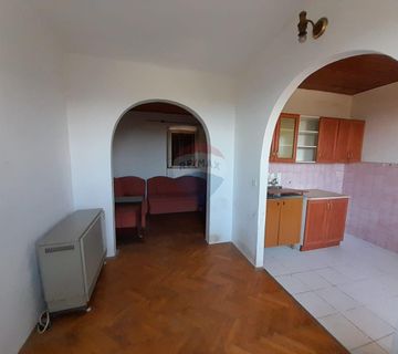 Rijeka, centar - etaža za adaptaciju s okućnicom - cover